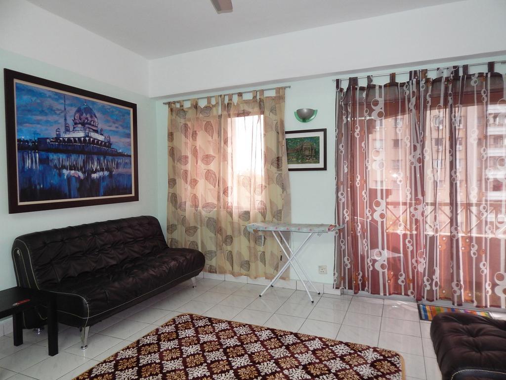 Wadi Iman Guesthouse @ Sri Mahligai Shah Alam Kültér fotó